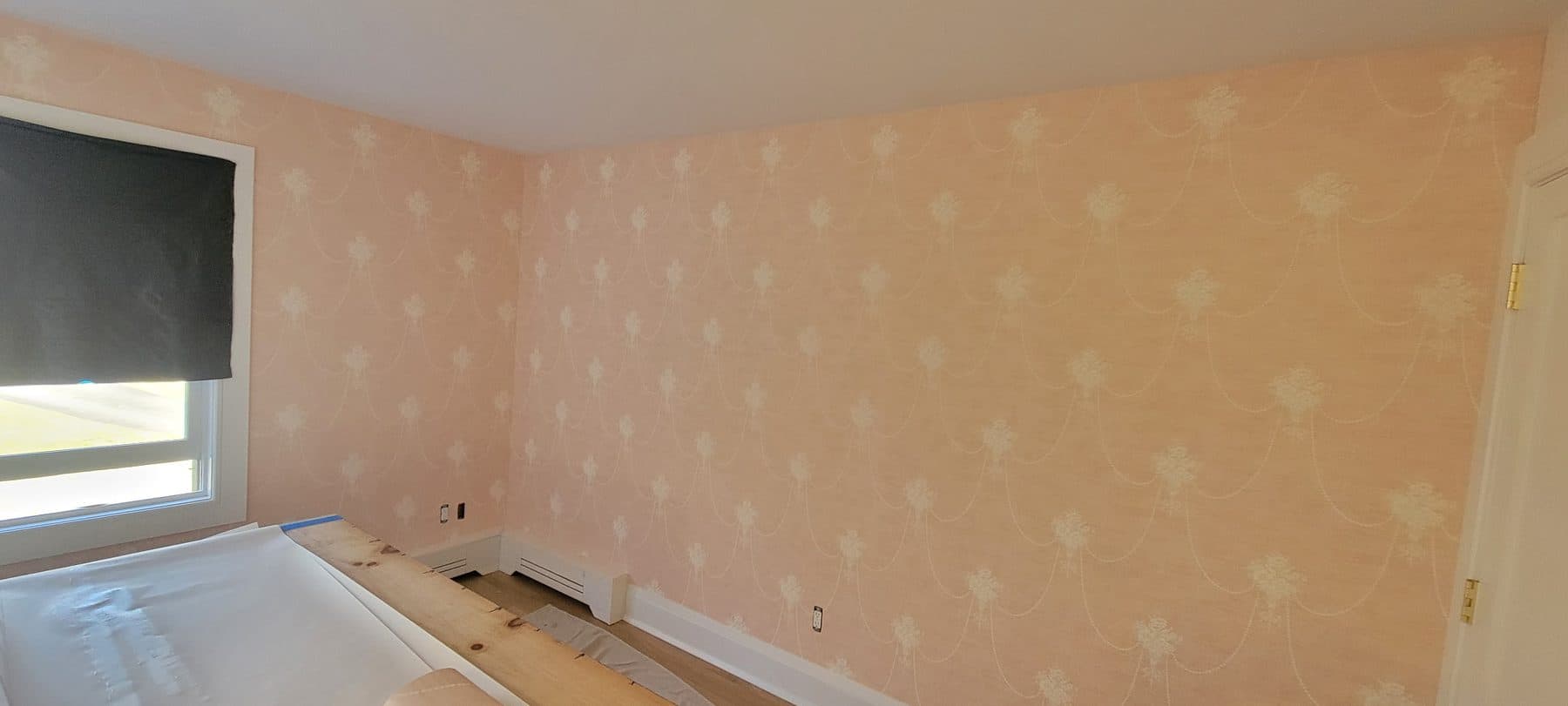 Apricot patterned wallpaper in a bedroom