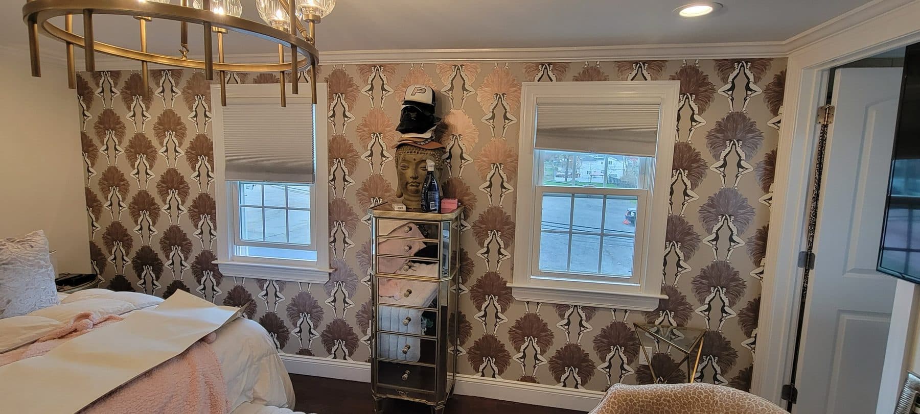 Deco feather pattern in a primary bedroom